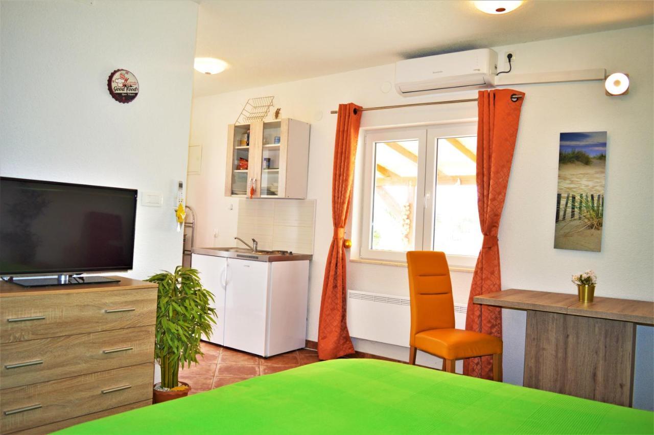 Studio Apartments Luka Biograd - Benkovac Ngoại thất bức ảnh
