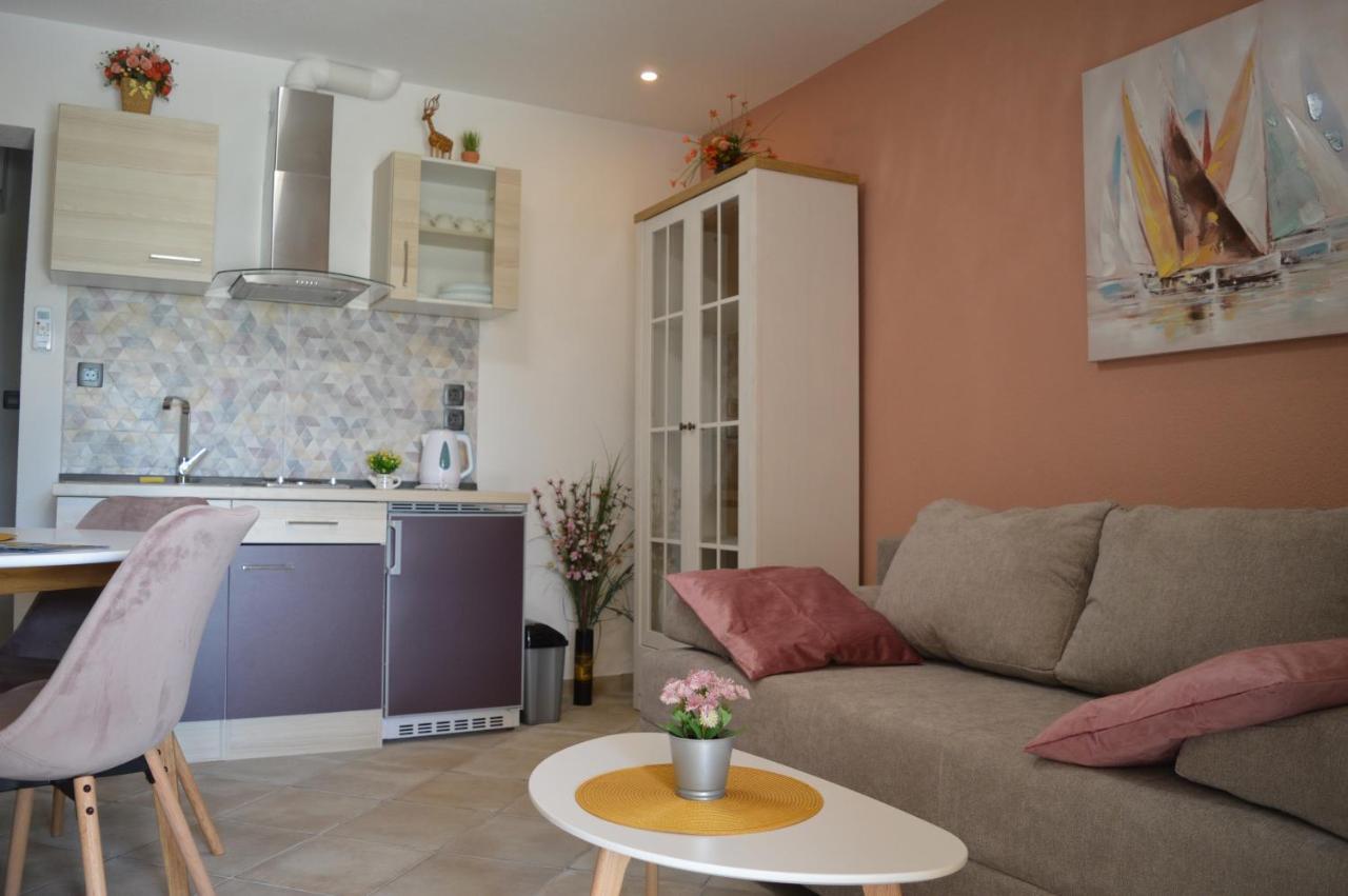 Studio Apartments Luka Biograd - Benkovac Ngoại thất bức ảnh