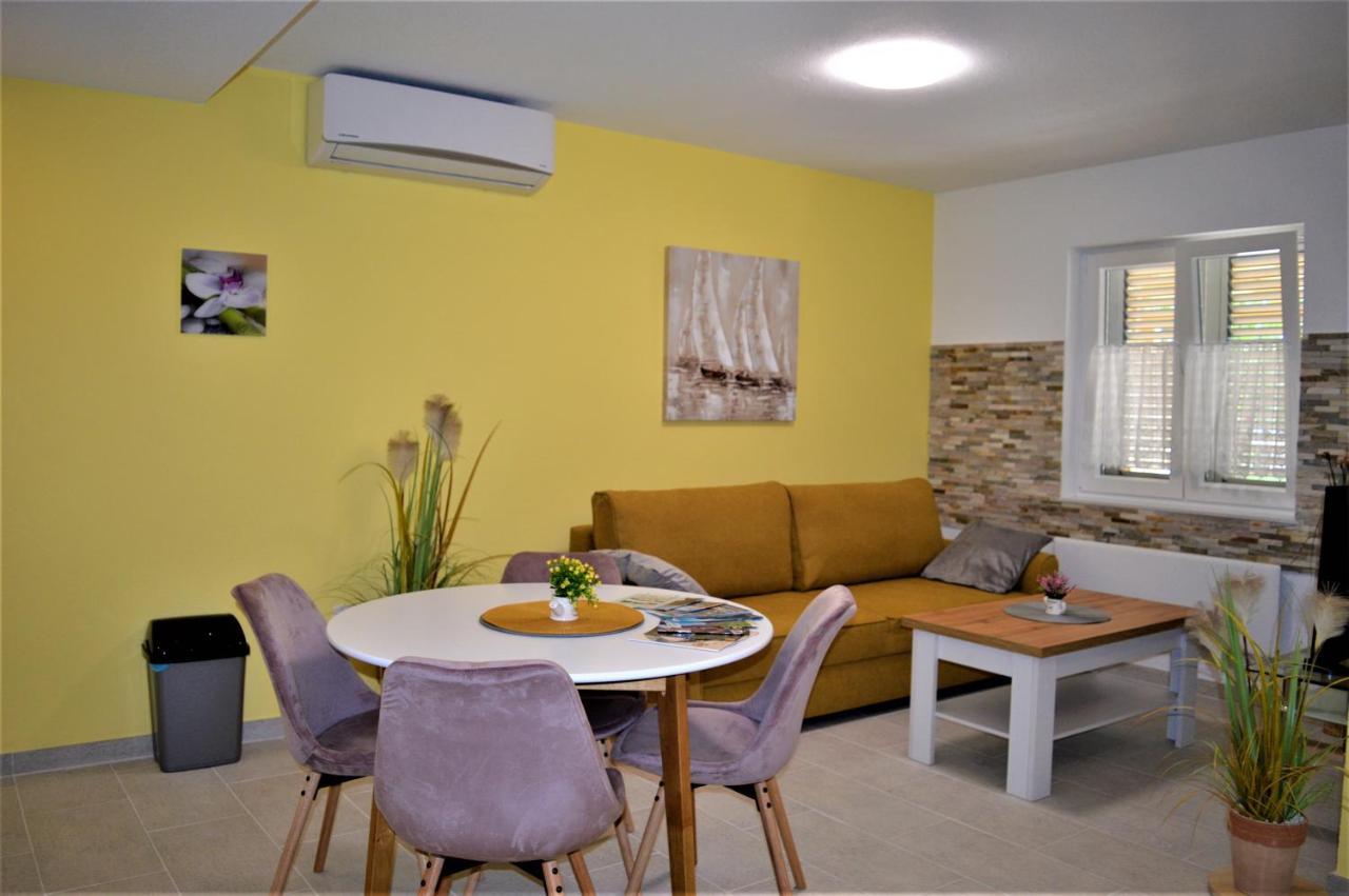 Studio Apartments Luka Biograd - Benkovac Ngoại thất bức ảnh