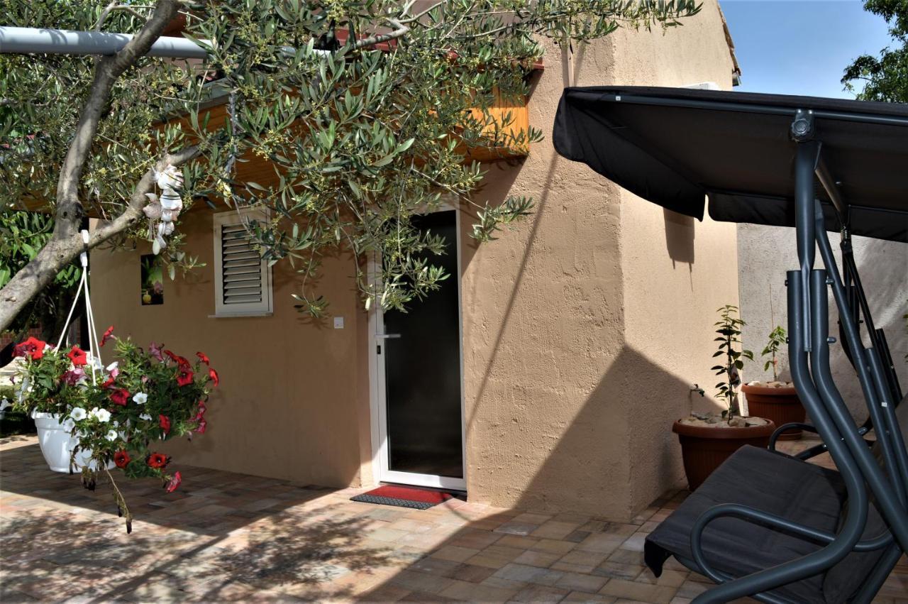 Studio Apartments Luka Biograd - Benkovac Ngoại thất bức ảnh