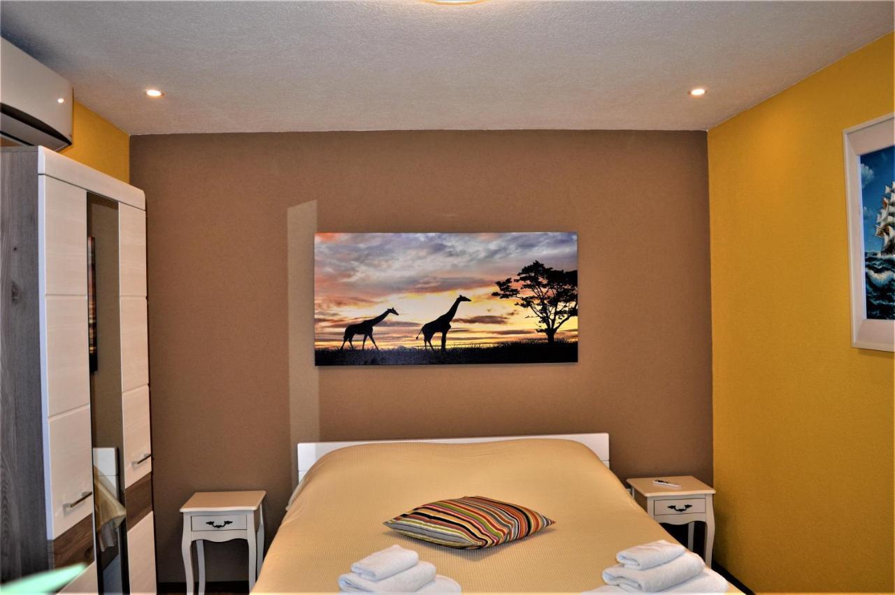 Studio Apartments Luka Biograd - Benkovac Ngoại thất bức ảnh